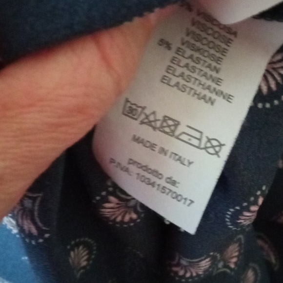 Silky lightweight bl)ouse. Made and purchased in Italy. XL - Picture 6 of 9